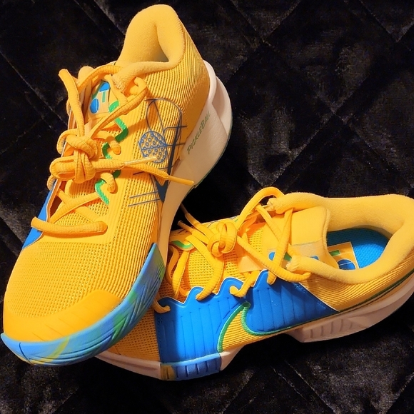 Nike Zoom Challenge Pickleball shoes In woman's size 8 - Picture 3 of 6